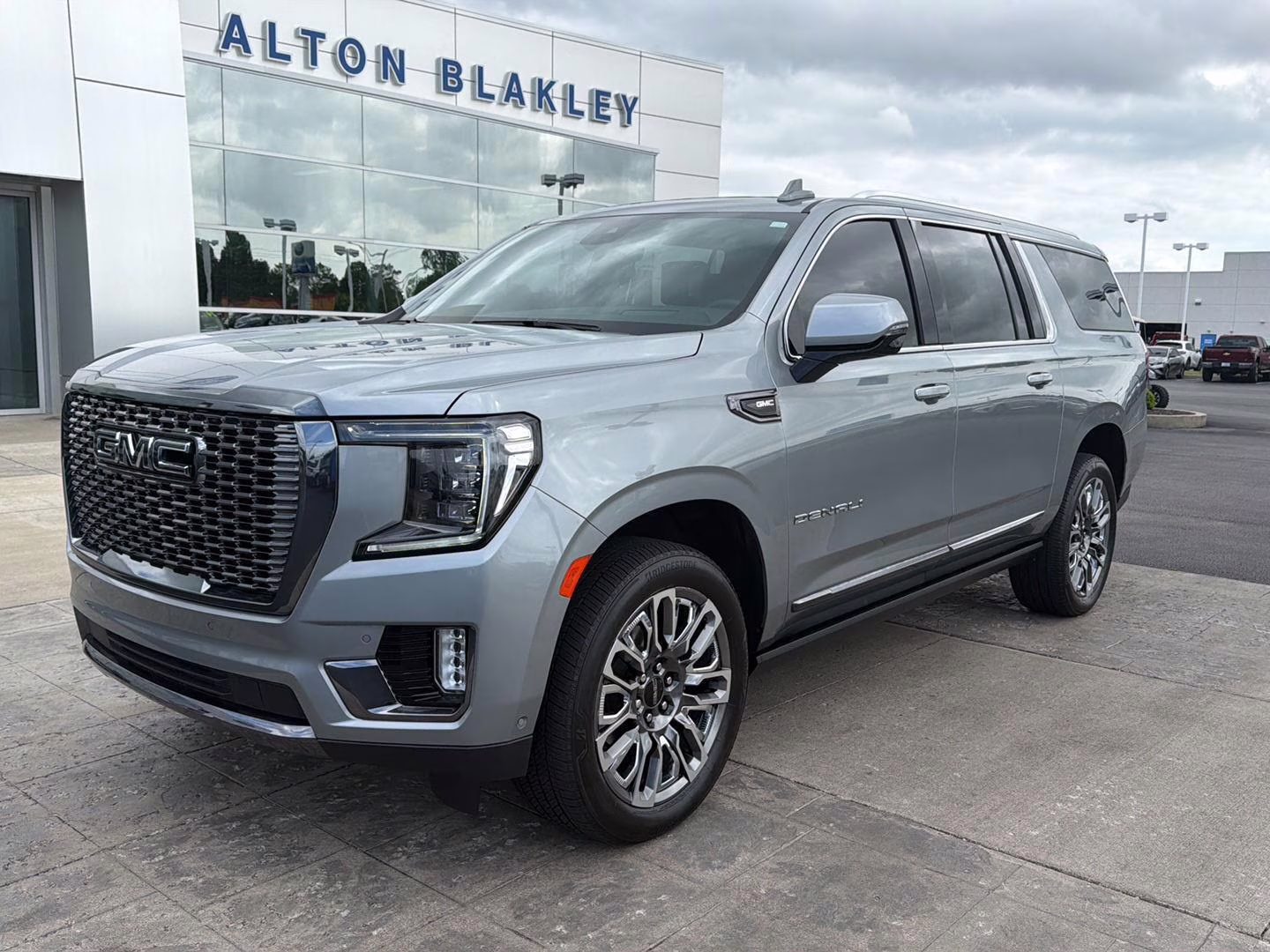2024 Sterling Metallic GMC Yukon XL Denali Ultimate 4X4 SUV