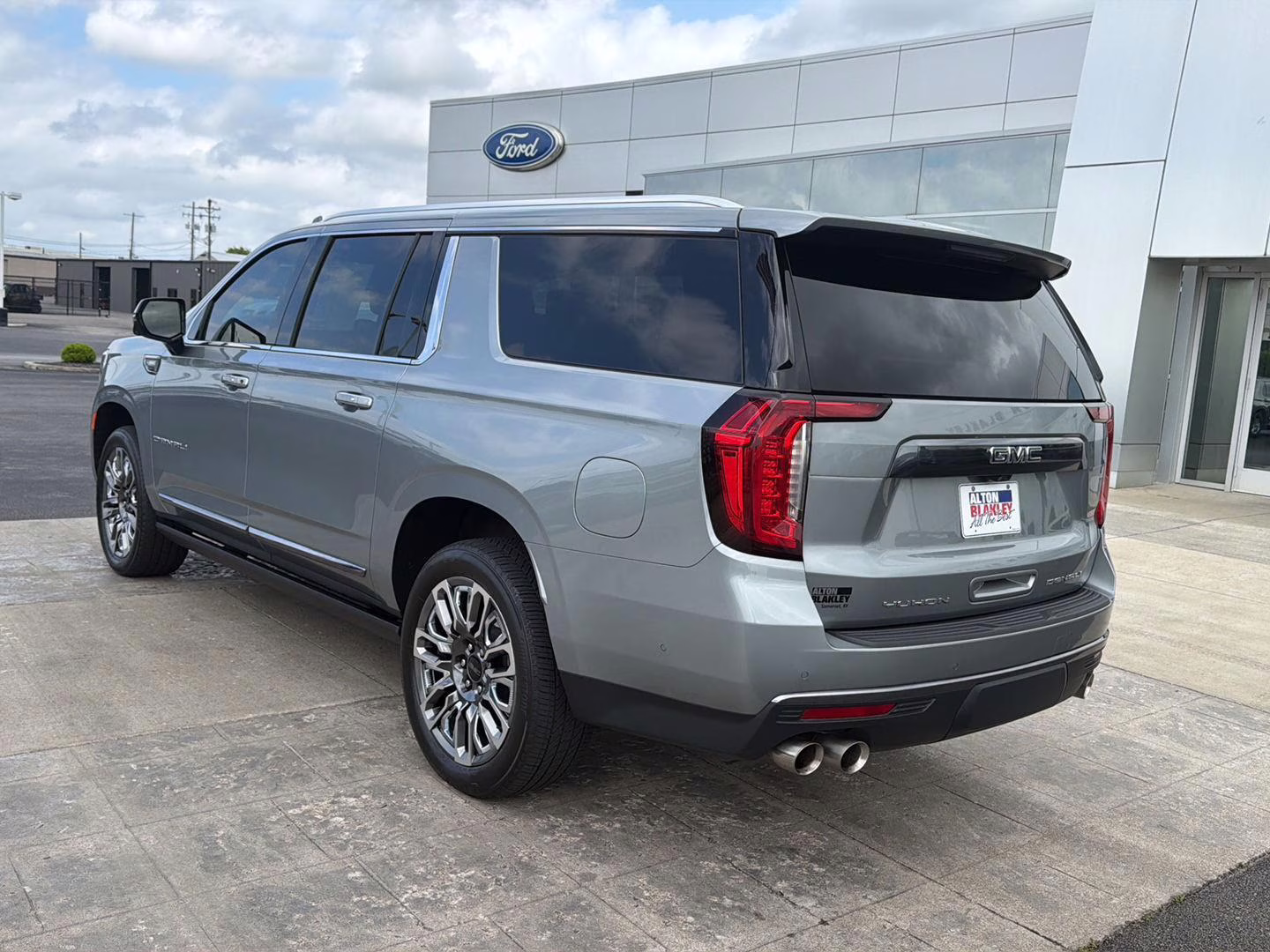 2024 Sterling Metallic GMC Yukon XL Denali Ultimate 4X4 SUV