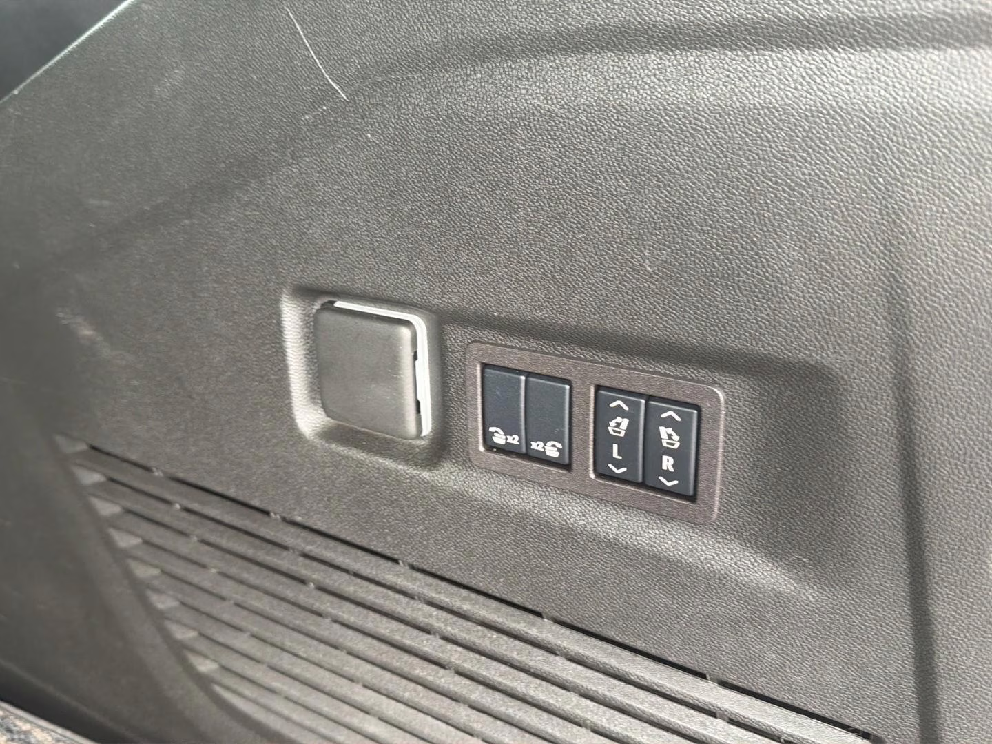 2024 Sterling Metallic GMC Yukon XL Denali Ultimate 4X4 SUV