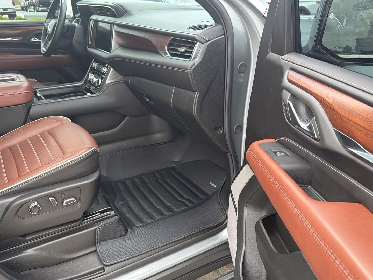 2024 Sterling Metallic GMC Yukon XL Denali Ultimate 4X4 SUV