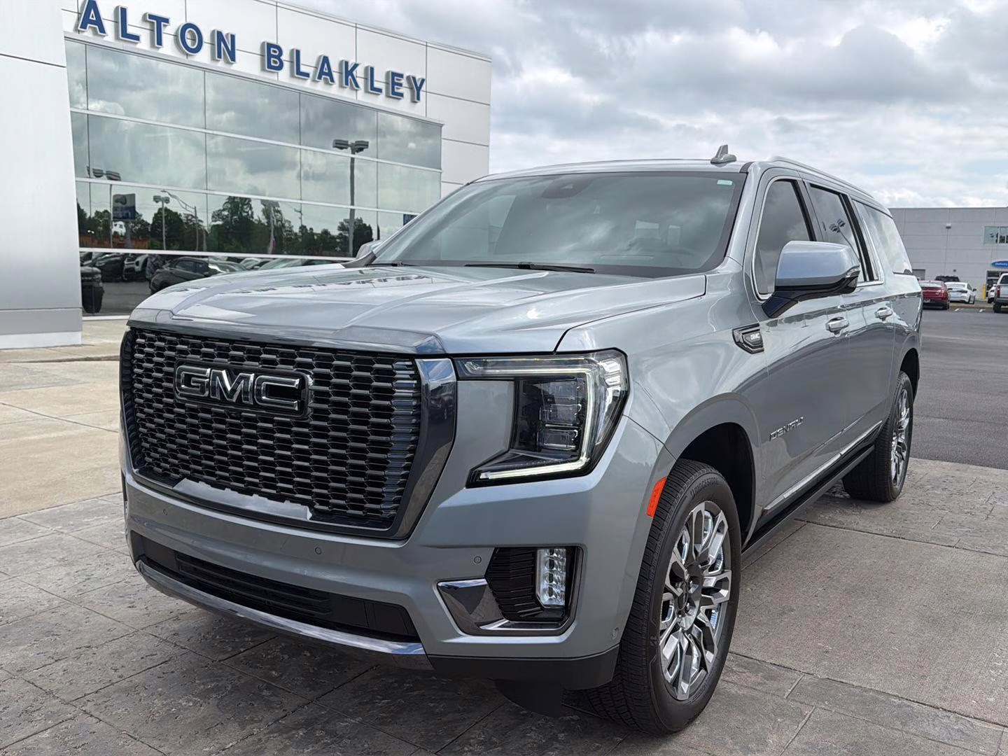 2024 Sterling Metallic GMC Yukon XL Denali Ultimate 4X4 SUV