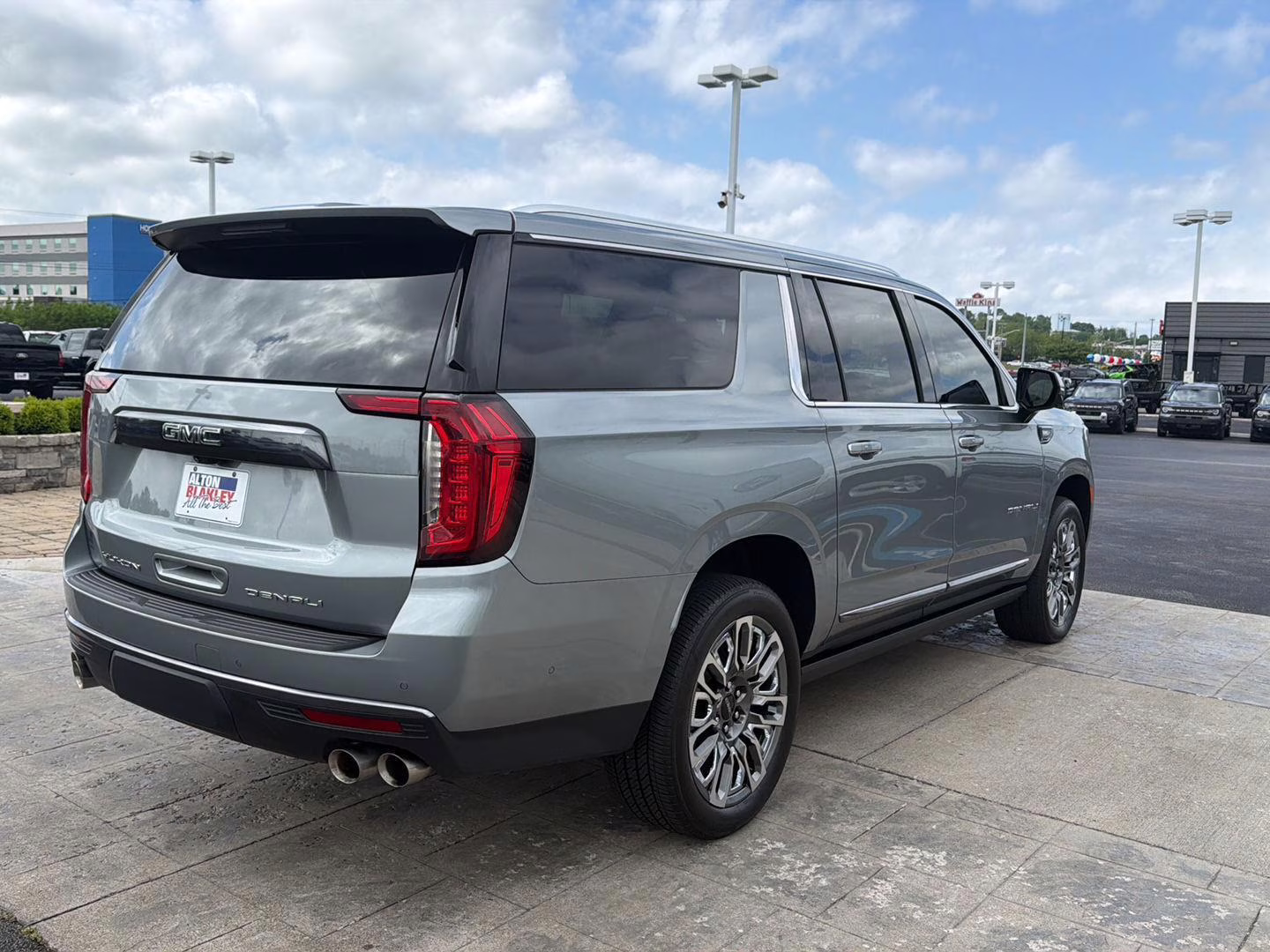 2024 Sterling Metallic GMC Yukon XL Denali Ultimate 4X4 SUV