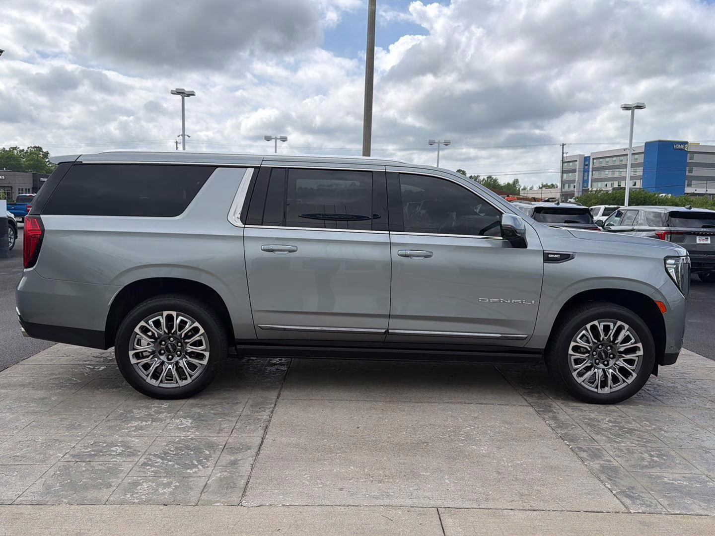 2024 Sterling Metallic GMC Yukon XL Denali Ultimate 4X4 SUV