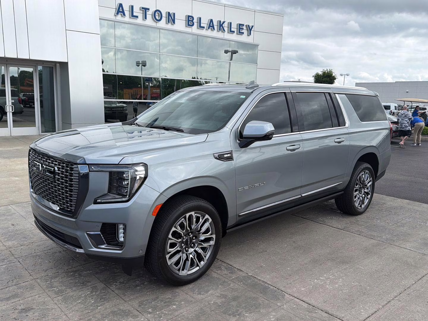 2024 Sterling Metallic GMC Yukon XL Denali Ultimate 4X4 SUV