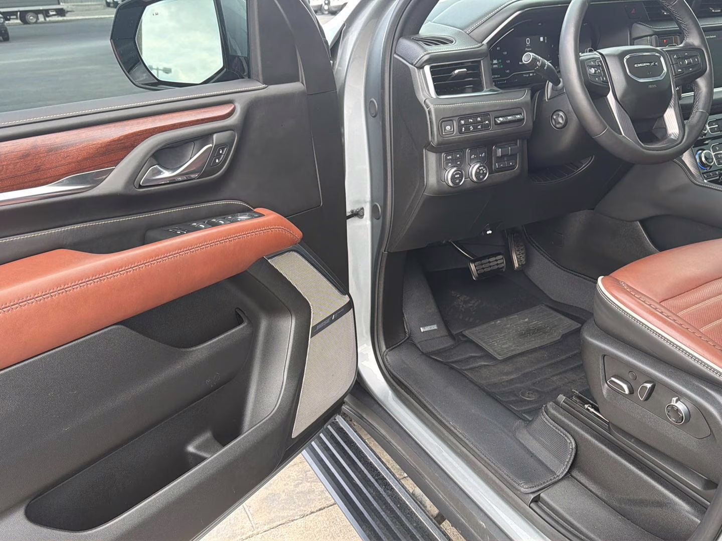 2024 Sterling Metallic GMC Yukon XL Denali Ultimate 4X4 SUV