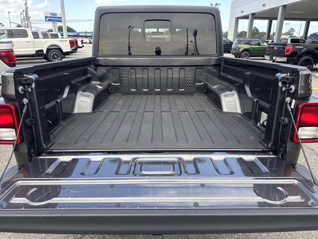 2023 Granite Crystal Metallic Clearcoat Jeep Gladiator Sport S 4X4 Truck