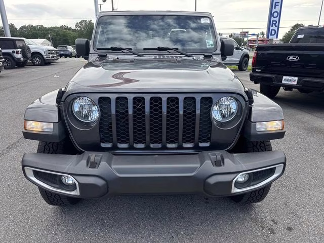 2023 Granite Crystal Metallic Clearcoat Jeep Gladiator Sport S 4X4 Truck