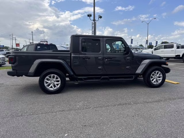 2023 Granite Crystal Metallic Clearcoat Jeep Gladiator Sport S 4X4 Truck