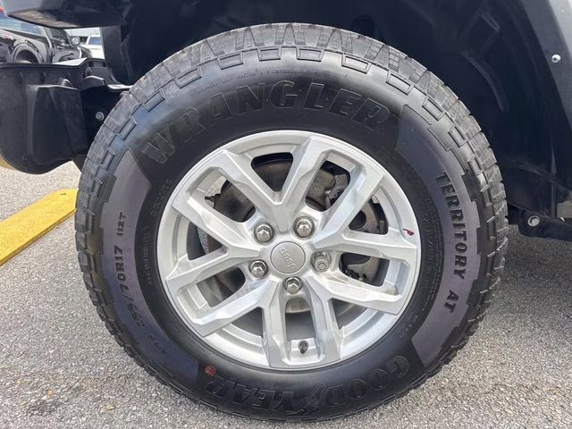 2023 Granite Crystal Metallic Clearcoat Jeep Gladiator Sport S 4X4 Truck