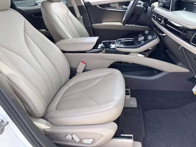 2023 White Metallic Lincoln Nautilus Standard AWD SUV