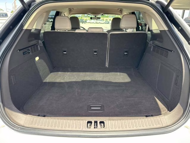 2023 White Metallic Lincoln Nautilus Standard AWD SUV
