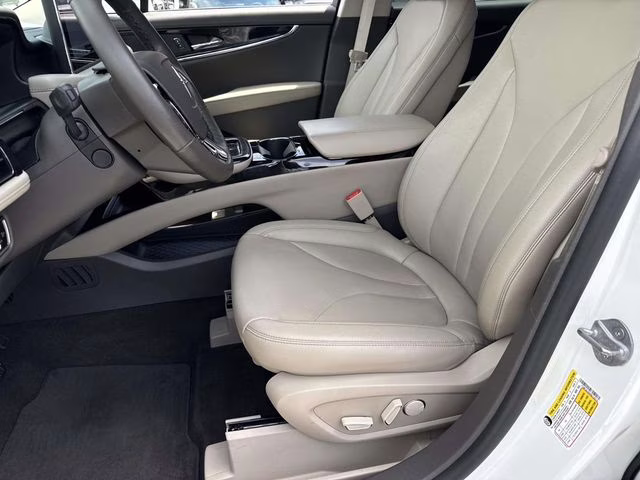 2023 White Metallic Lincoln Nautilus Standard AWD SUV