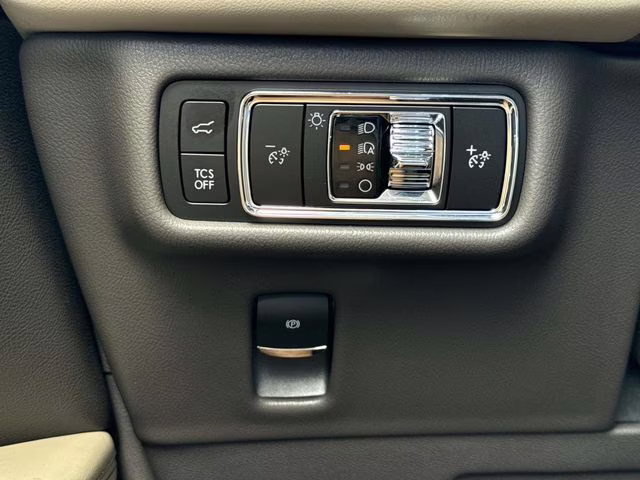 2023 White Metallic Lincoln Nautilus Standard AWD SUV