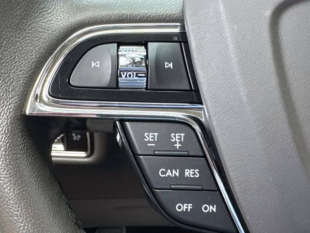 2023 White Metallic Lincoln Nautilus Standard AWD SUV