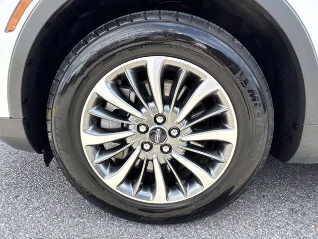 2023 White Metallic Lincoln Nautilus Standard AWD SUV