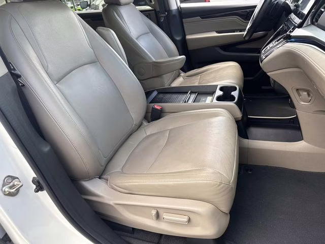 2019 White Honda Odyssey Elite FWD Van