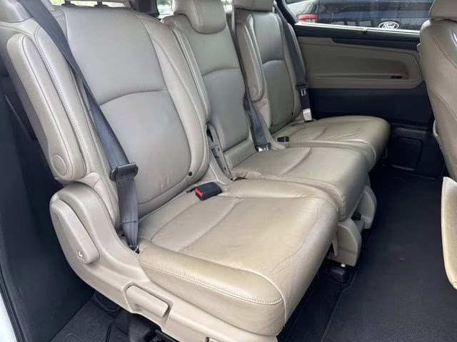 2019 White Honda Odyssey Elite FWD Van