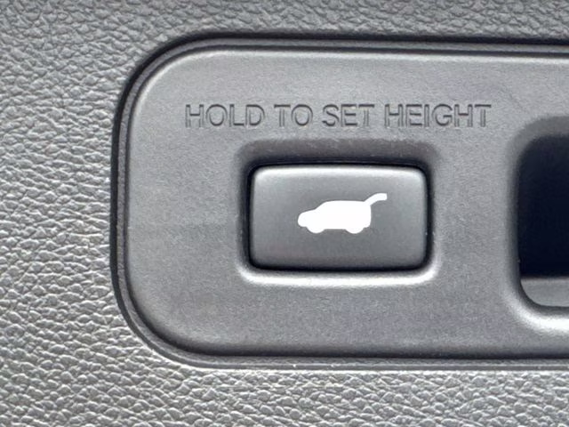 2019 White Honda Odyssey Elite FWD Van