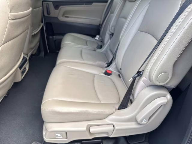 2019 White Honda Odyssey Elite FWD Van