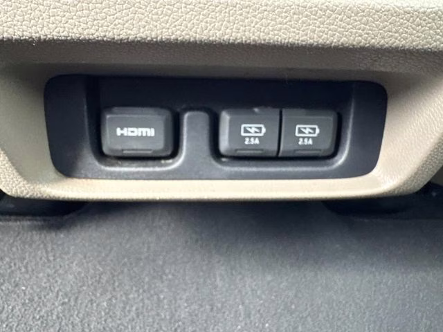 2019 White Honda Odyssey Elite FWD Van