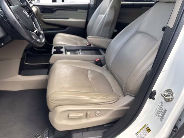 2019 White Honda Odyssey Elite FWD Van