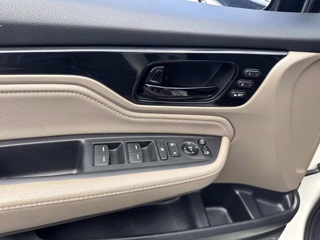 2019 White Honda Odyssey Elite FWD Van