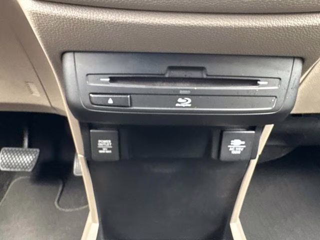 2019 White Honda Odyssey Elite FWD Van