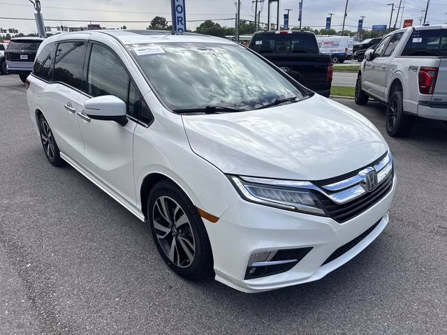 2019 White Honda Odyssey Elite FWD Van