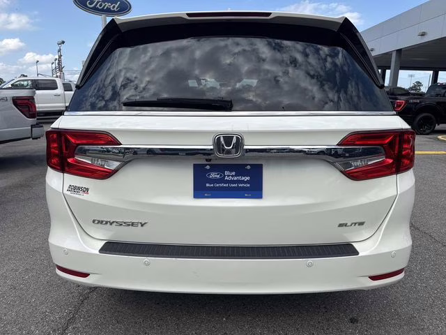 2019 White Honda Odyssey Elite FWD Van