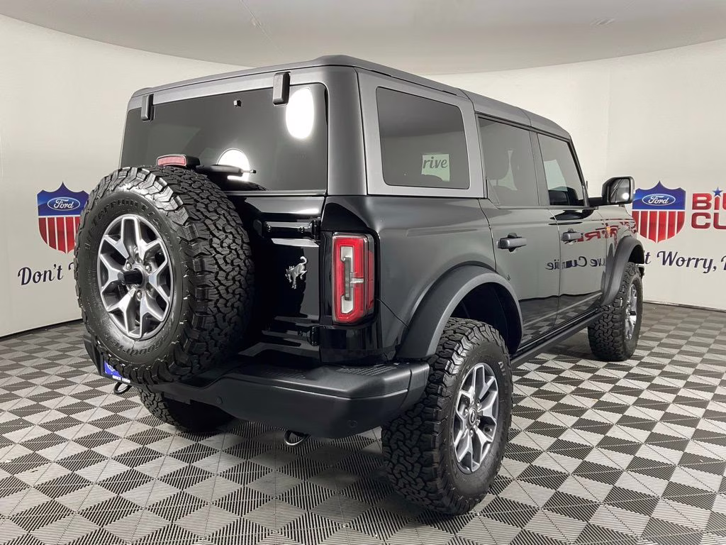 2024 Shadow Black Ford Bronco Badlands 4X4 SUV