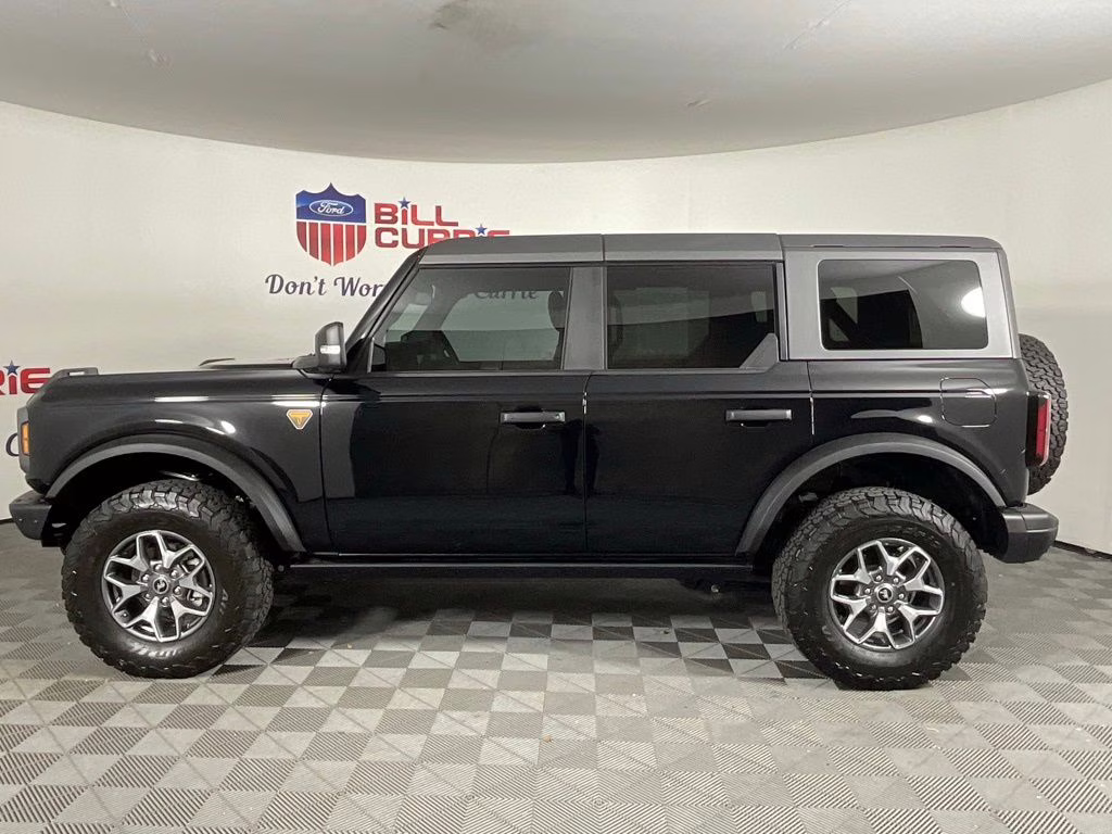2024 Shadow Black Ford Bronco Badlands 4X4 SUV