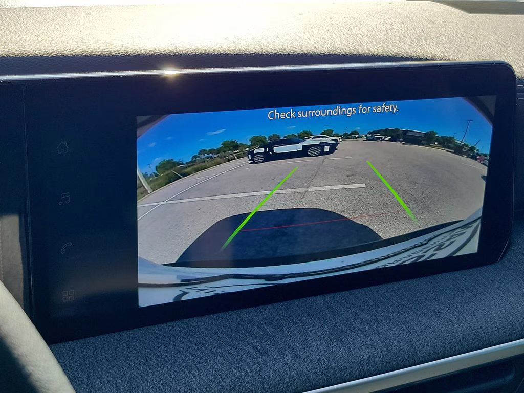 2026 White / Black Nissan Kicks SV FWD SUV