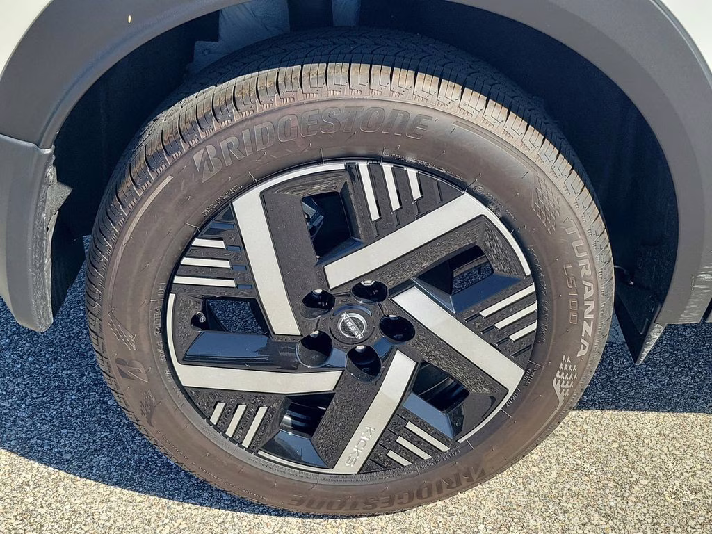 2026 White / Black Nissan Kicks SV FWD SUV