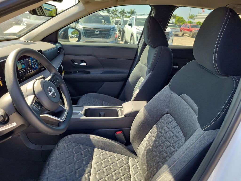 2026 White / Black Nissan Kicks SV FWD SUV