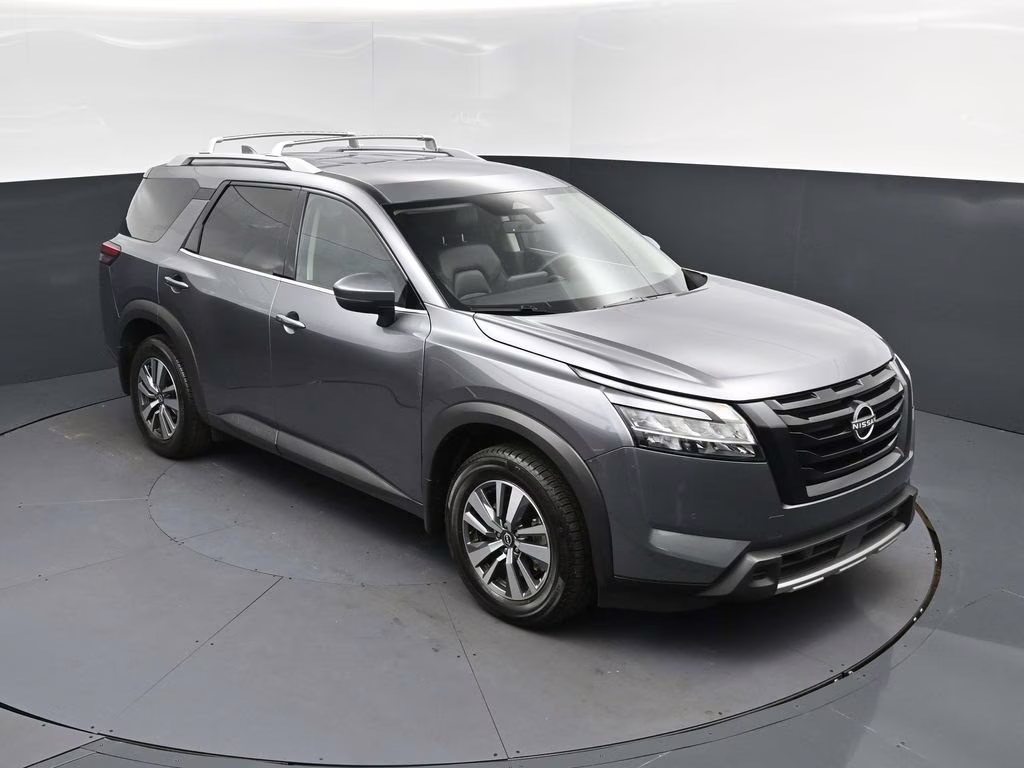 2023 Gun Metallic Nissan Pathfinder SL FWD SUV