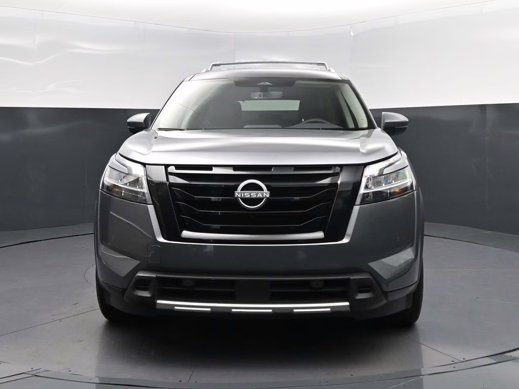 2023 Gun Metallic Nissan Pathfinder SL FWD SUV