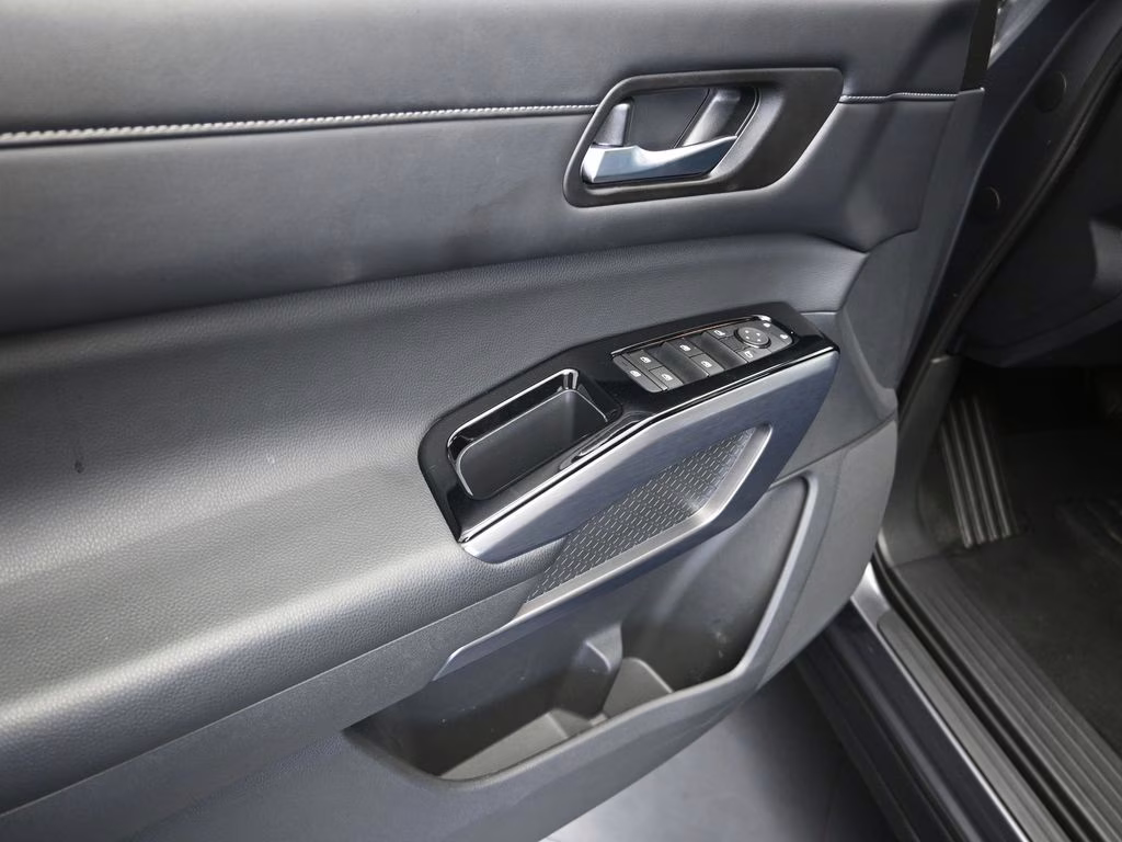 2023 Gun Metallic Nissan Pathfinder SL FWD SUV