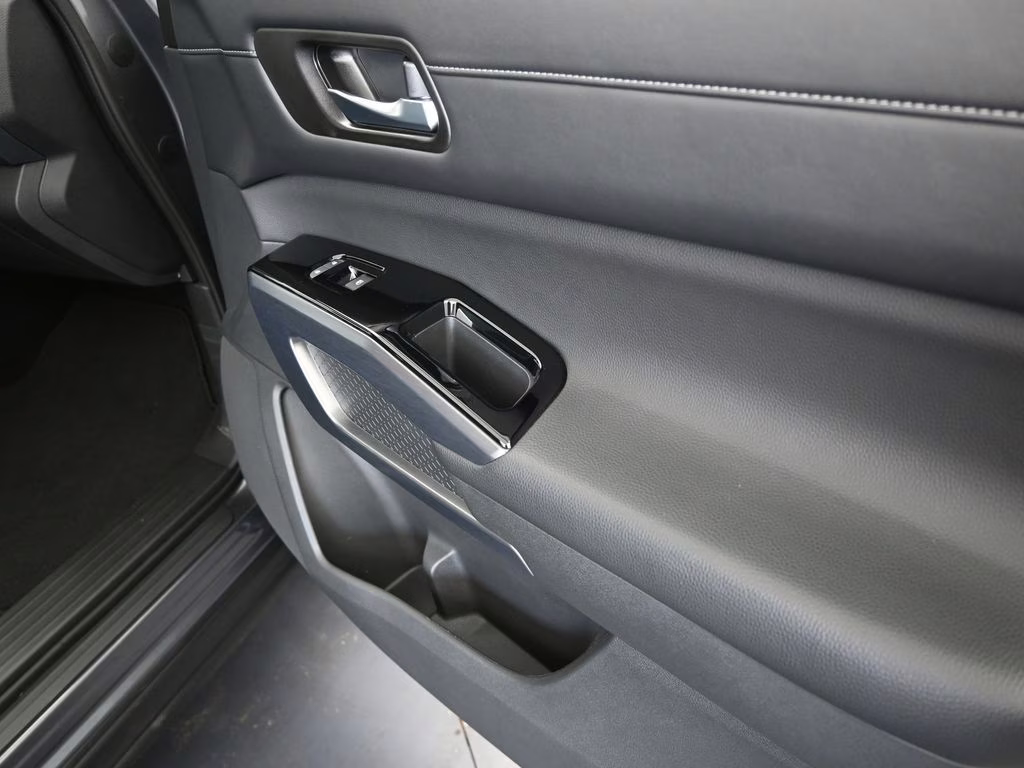 2023 Gun Metallic Nissan Pathfinder SL FWD SUV