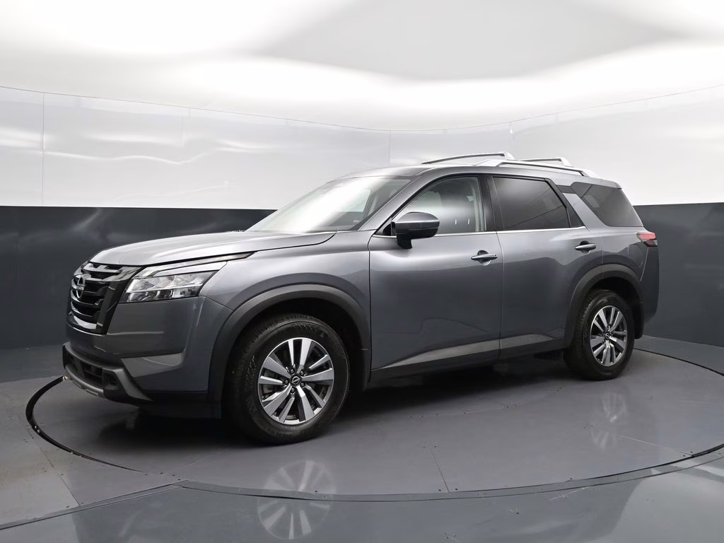 2023 Gun Metallic Nissan Pathfinder SL FWD SUV