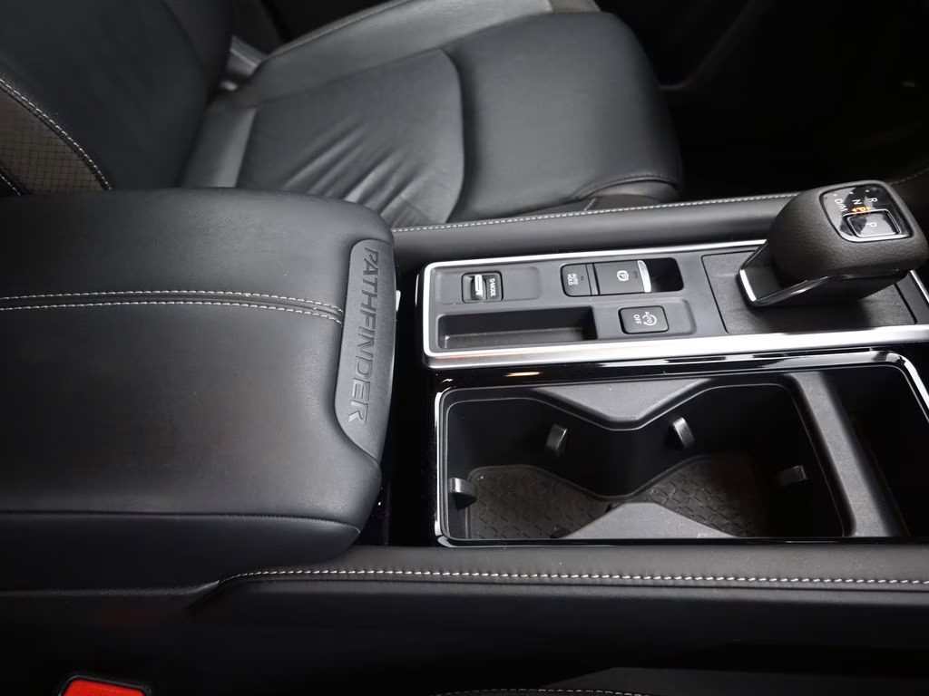 2023 Gun Metallic Nissan Pathfinder SL FWD SUV