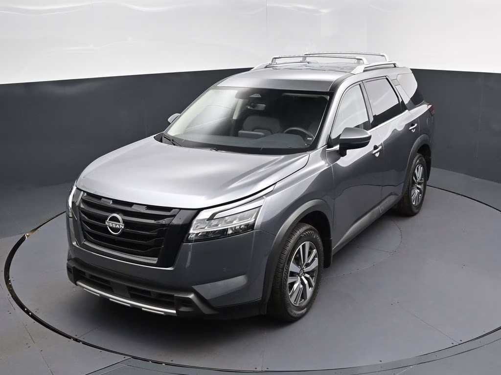 2023 Gun Metallic Nissan Pathfinder SL FWD SUV