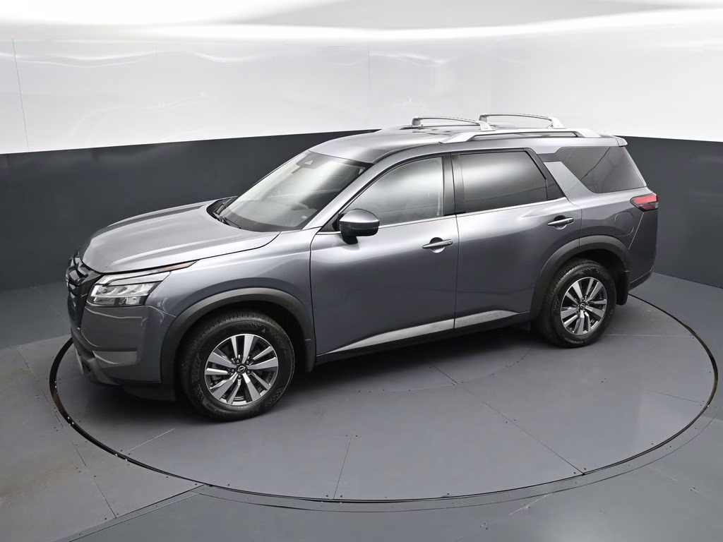 2023 Gun Metallic Nissan Pathfinder SL FWD SUV