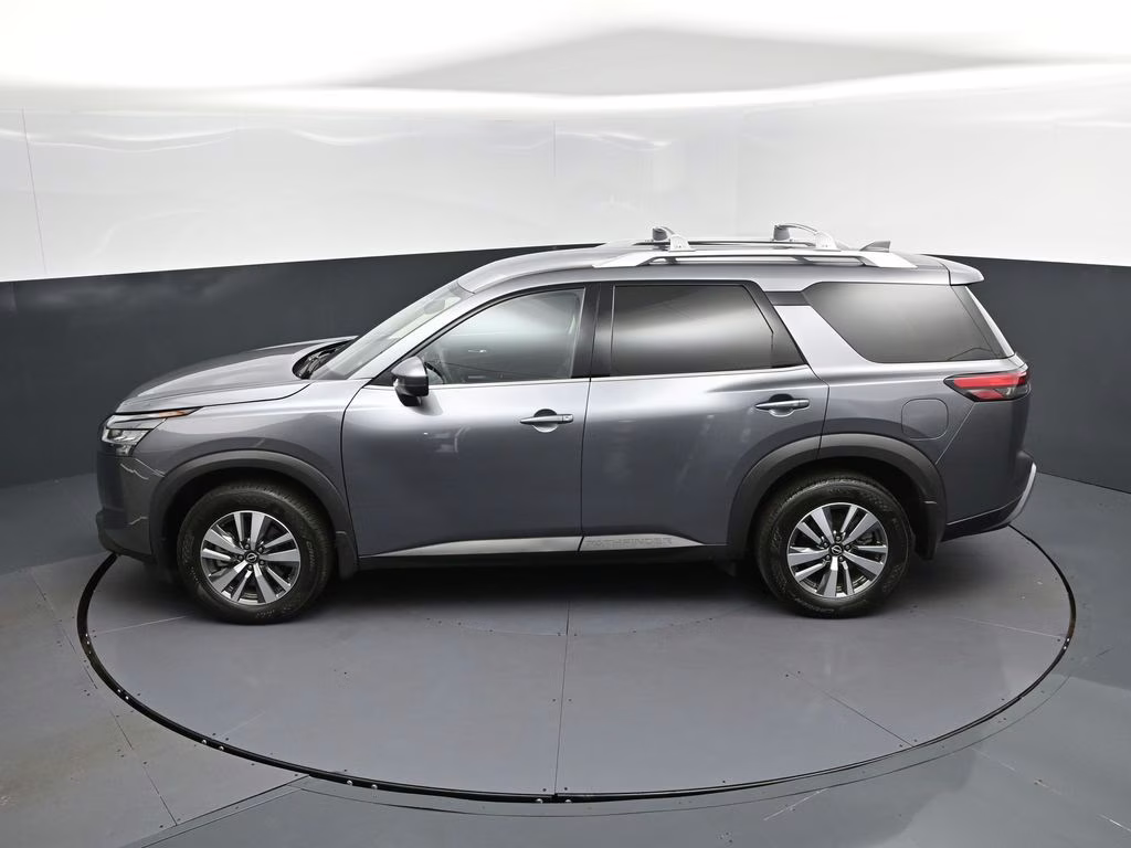 2023 Gun Metallic Nissan Pathfinder SL FWD SUV