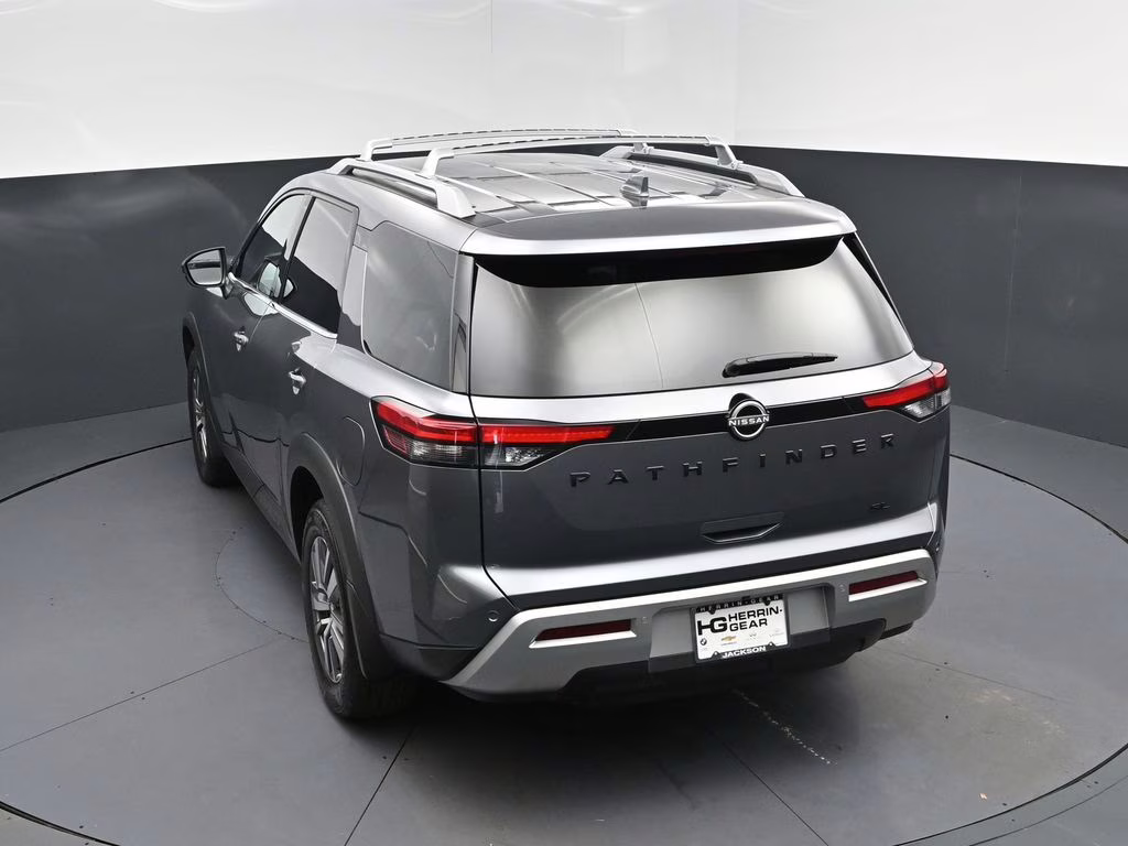 2023 Gun Metallic Nissan Pathfinder SL FWD SUV