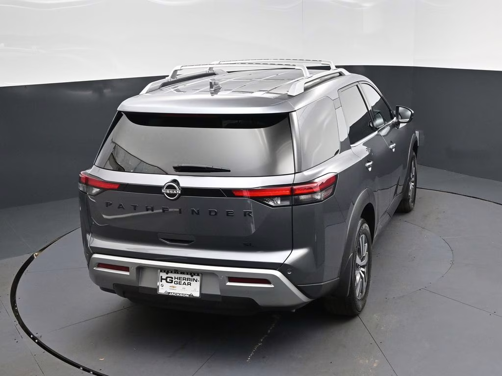 2023 Gun Metallic Nissan Pathfinder SL FWD SUV