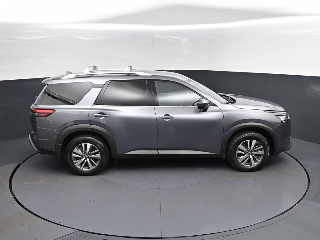 2023 Gun Metallic Nissan Pathfinder SL FWD SUV