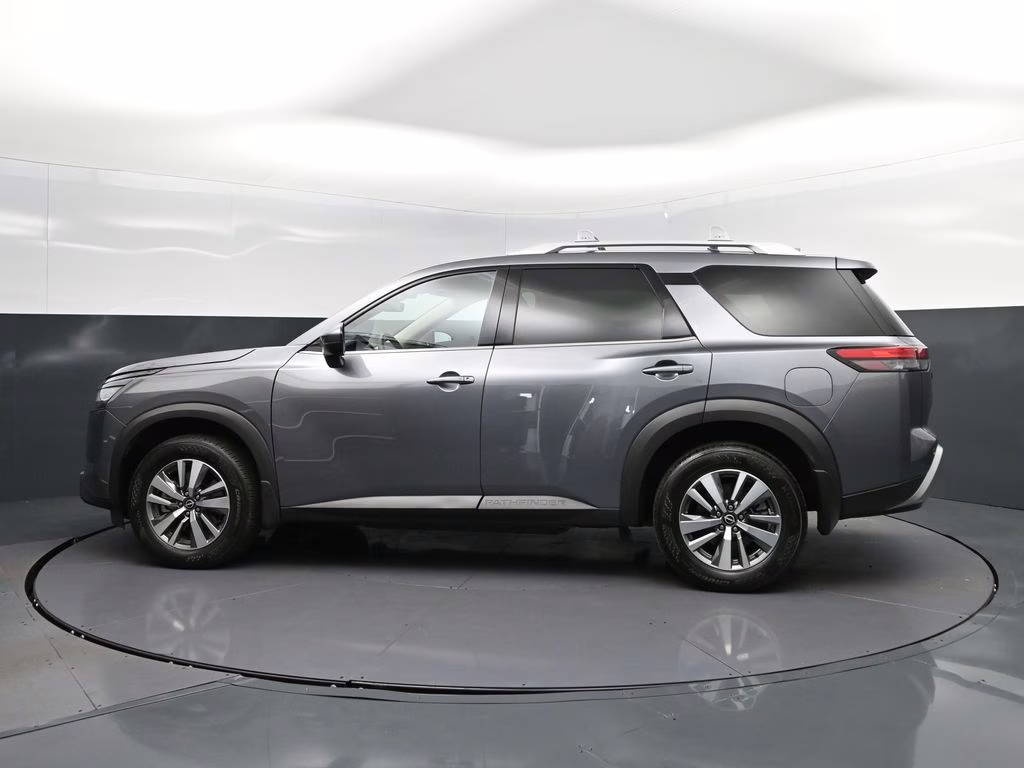 2023 Gun Metallic Nissan Pathfinder SL FWD SUV