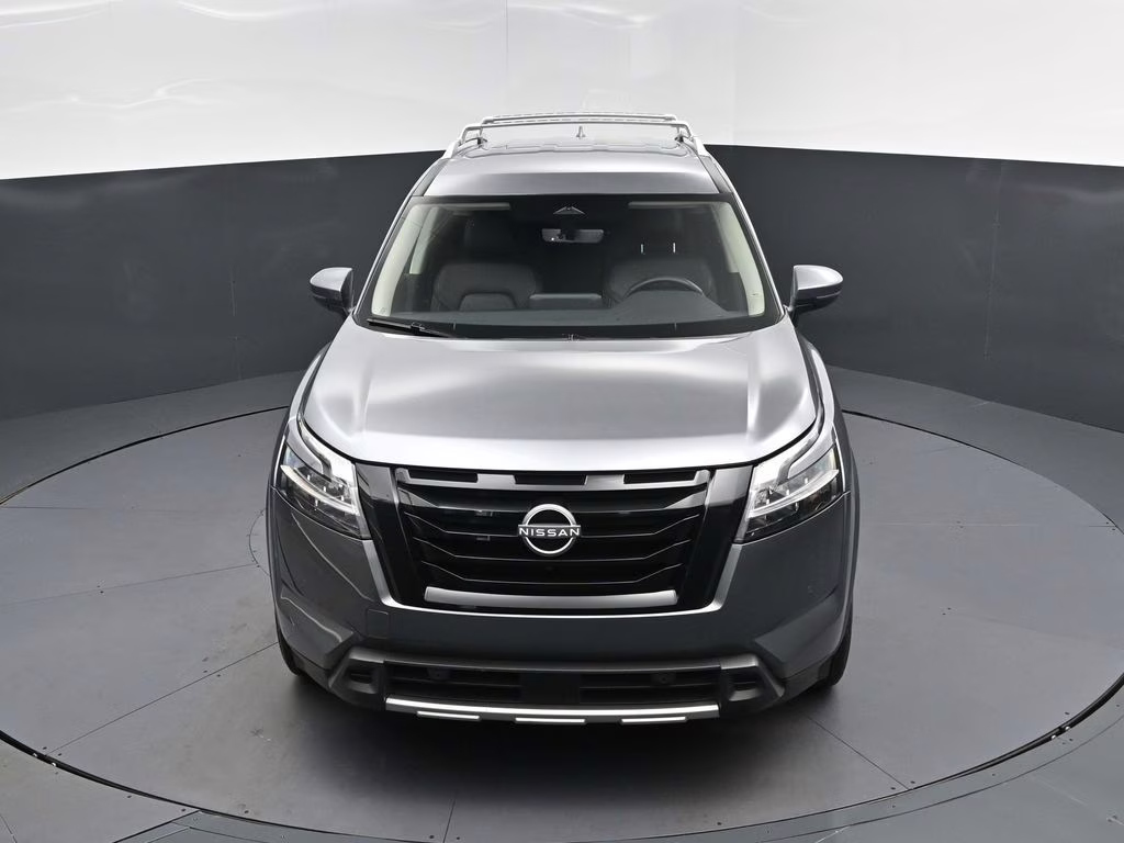 2023 Gun Metallic Nissan Pathfinder SL FWD SUV
