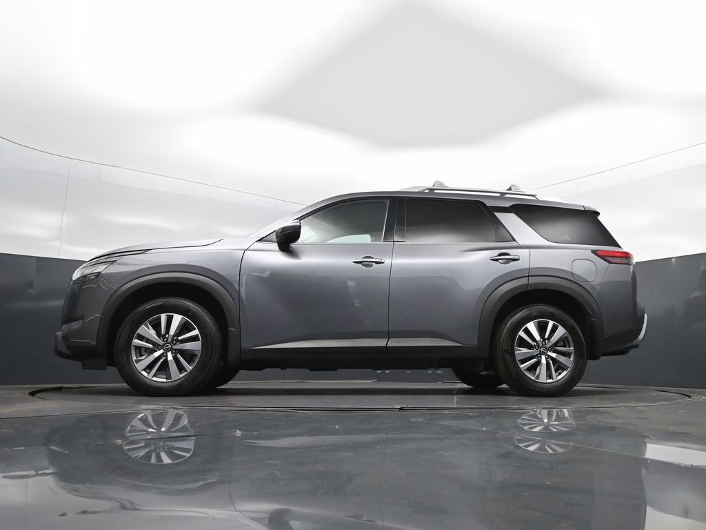 2023 Gun Metallic Nissan Pathfinder SL FWD SUV