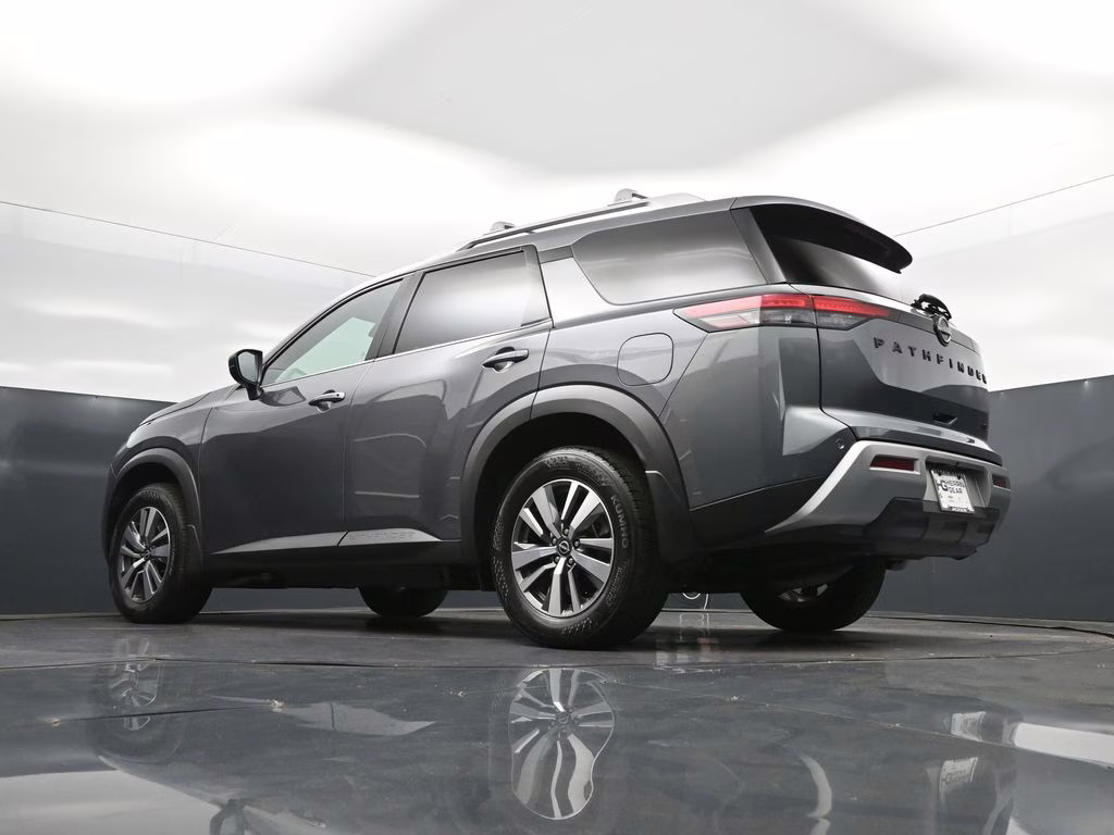 2023 Gun Metallic Nissan Pathfinder SL FWD SUV